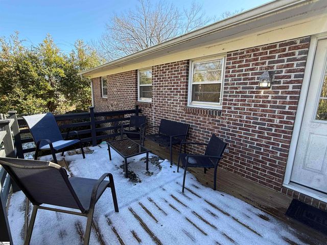 102 W Maple Street, Clinton, SC 29325