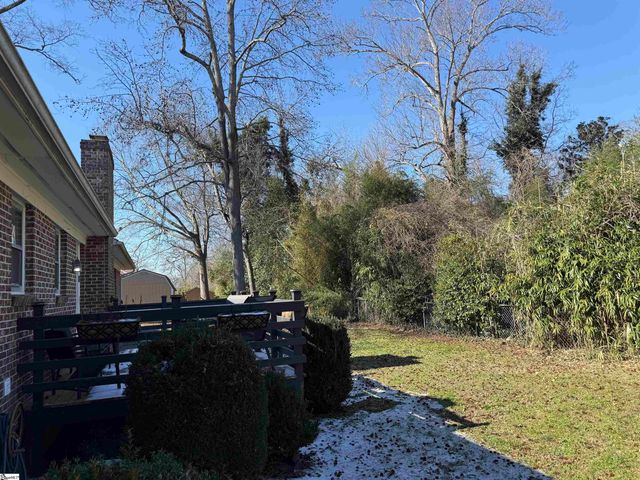 102 W Maple Street, Clinton, SC 29325