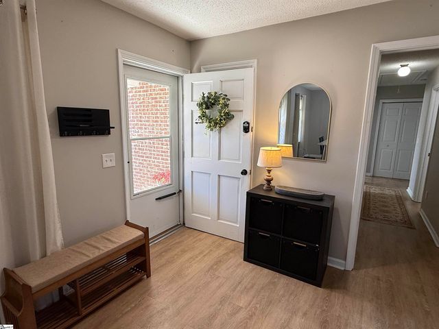 102 W Maple Street, Clinton, SC 29325