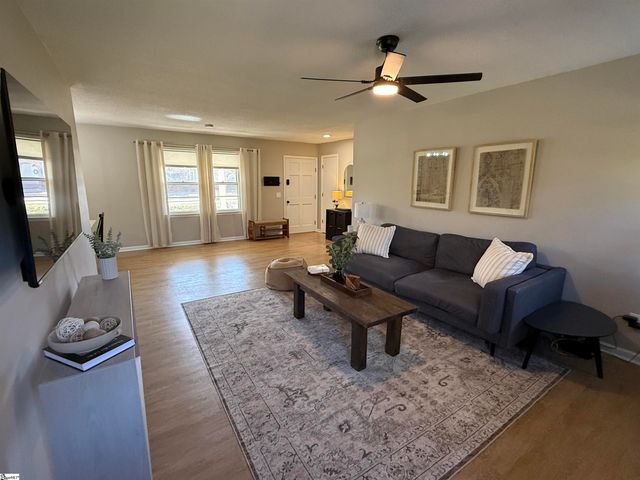 102 W Maple Street, Clinton, SC 29325