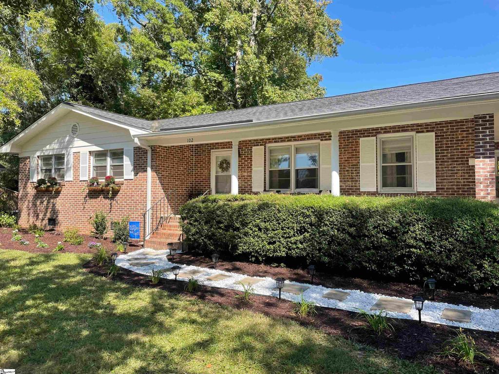 102 W Maple Street, Clinton, SC 29325