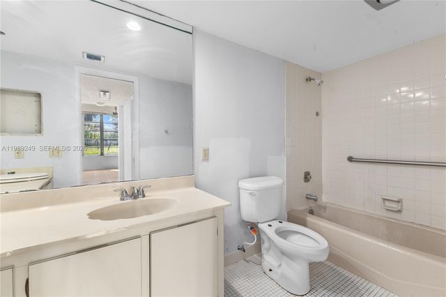 806 Cypress Grove Ln 111, Pompano Beach, FL 33069