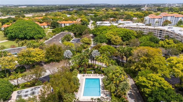 806 Cypress Grove Ln 111, Pompano Beach, FL 33069