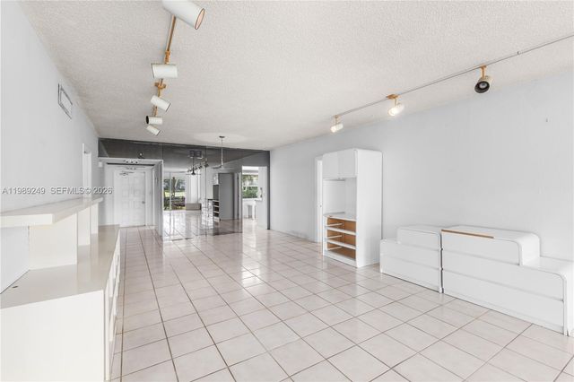 806 Cypress Grove Ln 111, Pompano Beach, FL 33069