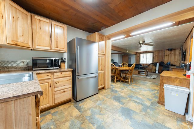 1998 Tienken Avenue, Camp Nelson, CA 93265