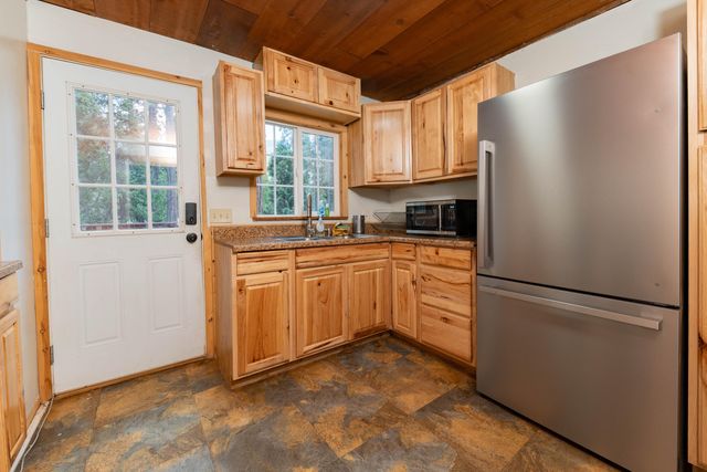 1998 Tienken Avenue, Camp Nelson, CA 93265