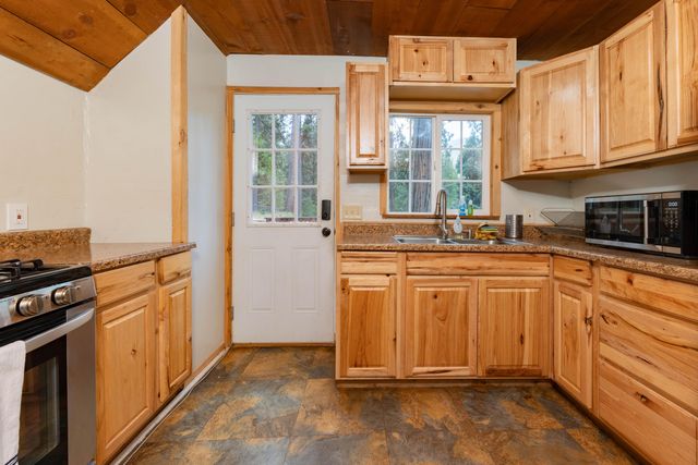 1998 Tienken Avenue, Camp Nelson, CA 93265