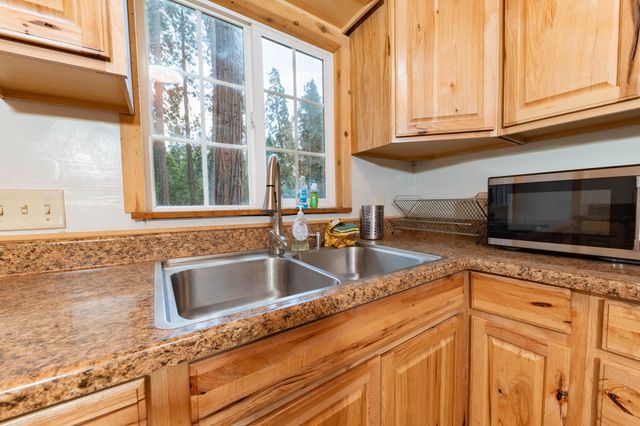 1998 Tienken Avenue, Camp Nelson, CA 93265