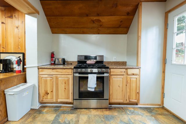 1998 Tienken Avenue, Camp Nelson, CA 93265