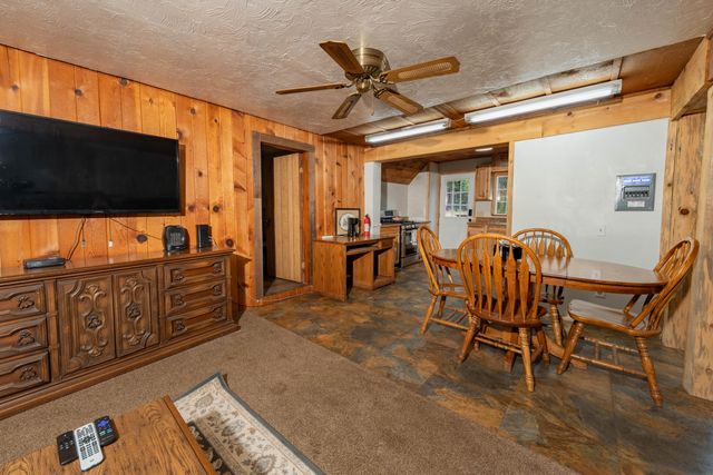 1998 Tienken Avenue, Camp Nelson, CA 93265