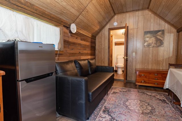 1998 Tienken Avenue, Camp Nelson, CA 93265