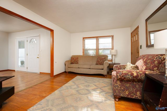 3210 Pulaski Pike NW, Huntsville, AL 35810