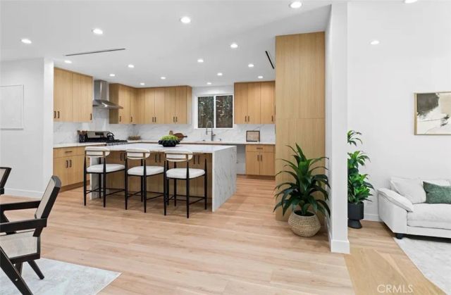 8369 Vine Valley, Los Angeles, CA 91352