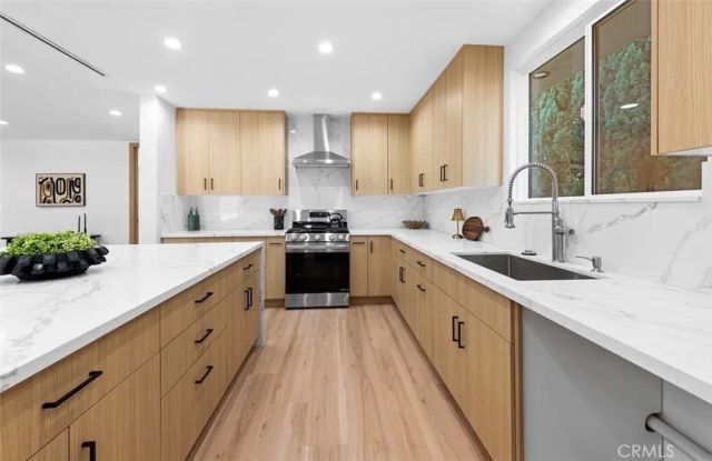 8369 Vine Valley, Los Angeles, CA 91352
