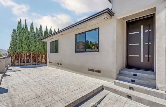 8369 Vine Valley, Los Angeles, CA 91352