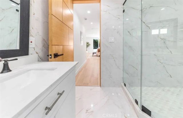 8369 Vine Valley, Los Angeles, CA 91352