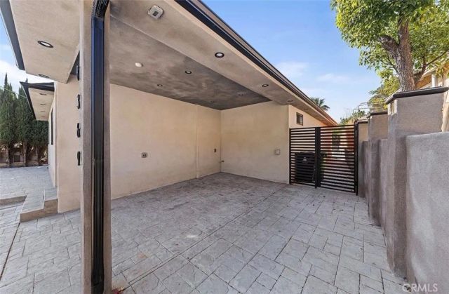 8369 Vine Valley, Los Angeles, CA 91352