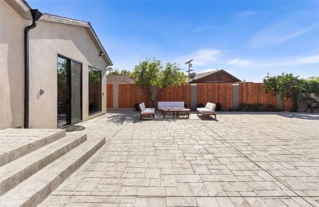 8369 Vine Valley, Los Angeles, CA 91352