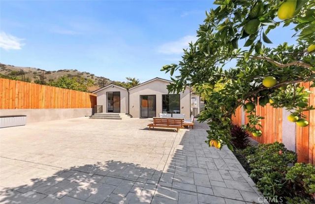 8369 Vine Valley, Los Angeles, CA 91352