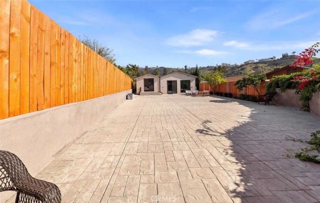 8369 Vine Valley, Los Angeles, CA 91352