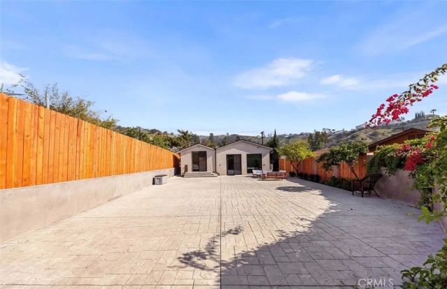 8369 Vine Valley, Los Angeles, CA 91352