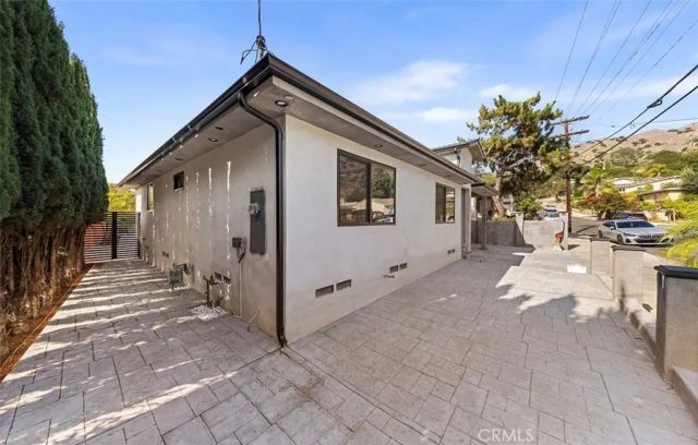 8369 Vine Valley, Los Angeles, CA 91352