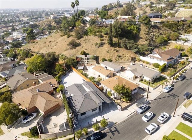 8369 Vine Valley, Los Angeles, CA 91352