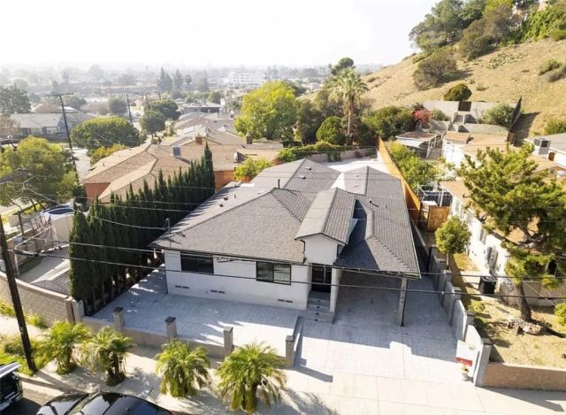 8369 Vine Valley, Los Angeles, CA 91352