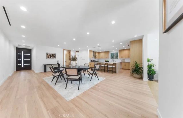 8369 Vine Valley, Los Angeles, CA 91352