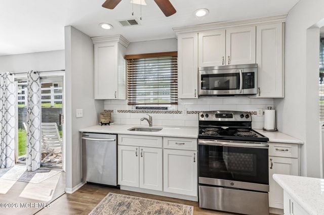 23 Chelsea Drive 70, Whiting, NJ 08759