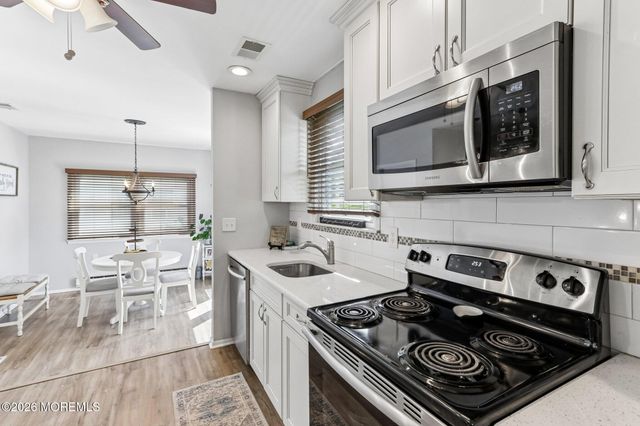 23 Chelsea Drive 70, Whiting, NJ 08759