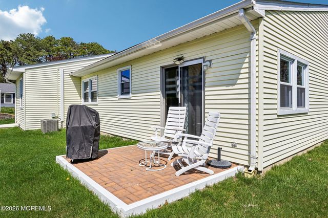 23 Chelsea Drive 70, Whiting, NJ 08759