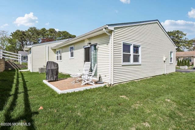 23 Chelsea Drive 70, Whiting, NJ 08759