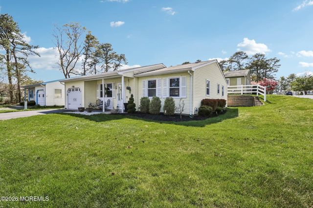 23 Chelsea Drive 70, Whiting, NJ 08759