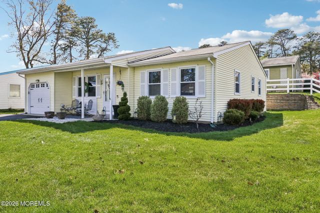 23 Chelsea Drive 70, Whiting, NJ 08759