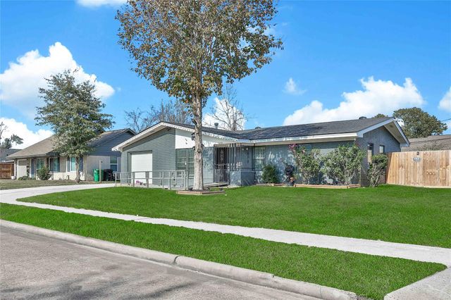 4210 Gardendale Drive, Houston, TX 77092