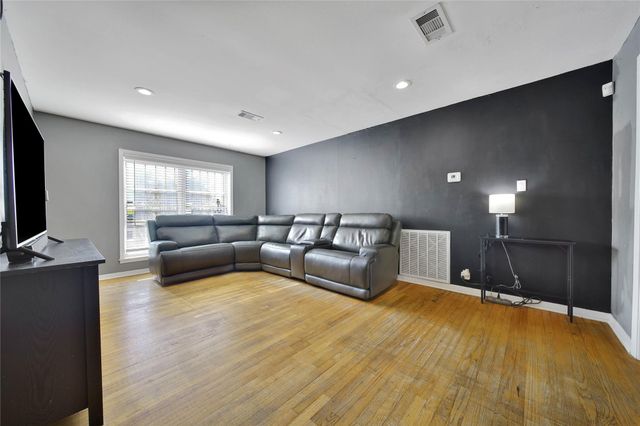 4210 Gardendale Drive, Houston, TX 77092