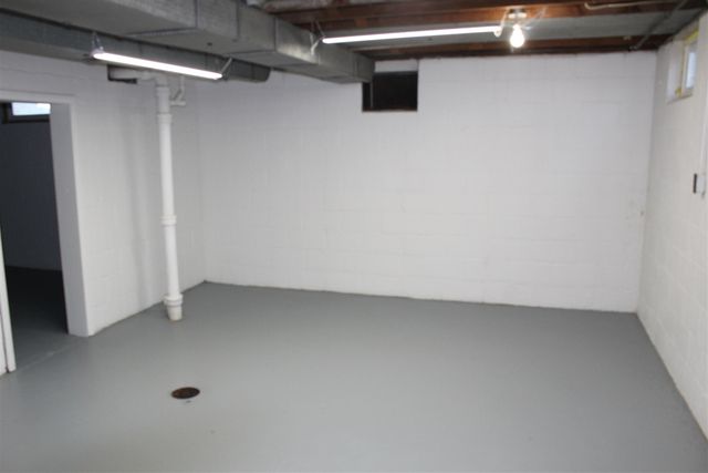 676 W Michigan Avenue, Saline, MI 48176