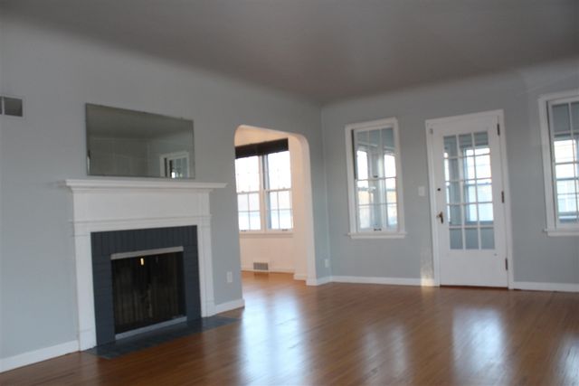 676 W Michigan Avenue, Saline, MI 48176