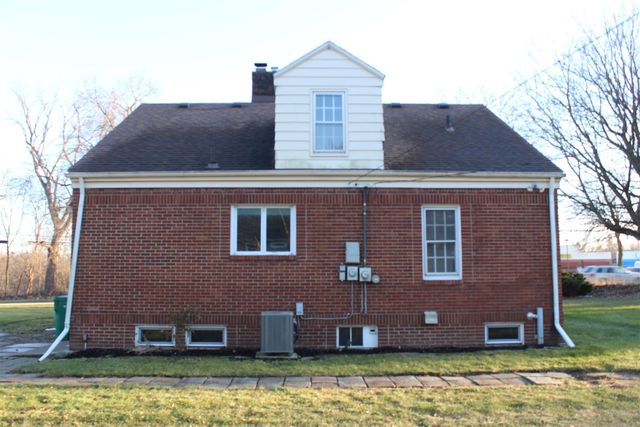 676 W Michigan Avenue, Saline, MI 48176