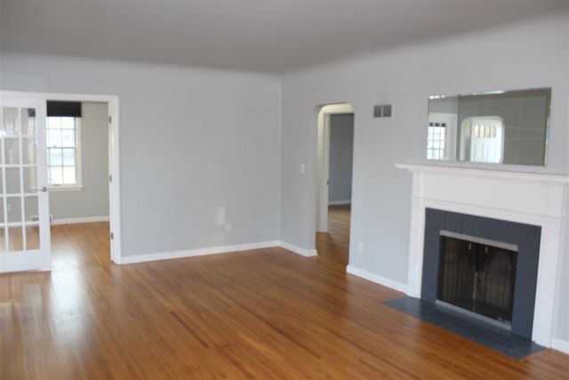 676 W Michigan Avenue, Saline, MI 48176