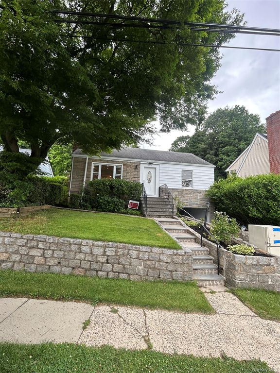 207 Morsemere Avenue, Yonkers, NY 10703