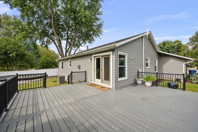 1503 W 46TH Place, Davenport, IA 52806