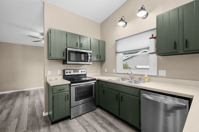 1503 W 46TH Place, Davenport, IA 52806