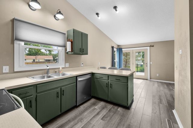 1503 W 46TH Place, Davenport, IA 52806