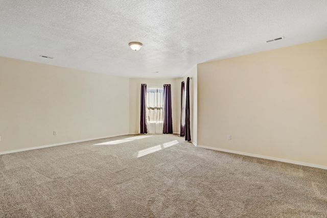 5724 Sandoval Drive NE, Rio Rancho, NM 87144