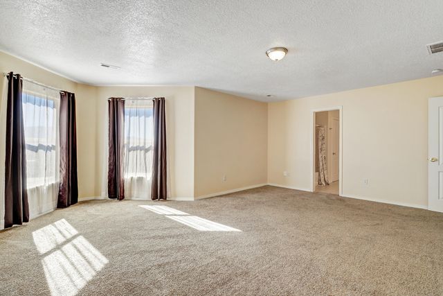 5724 Sandoval Drive NE, Rio Rancho, NM 87144