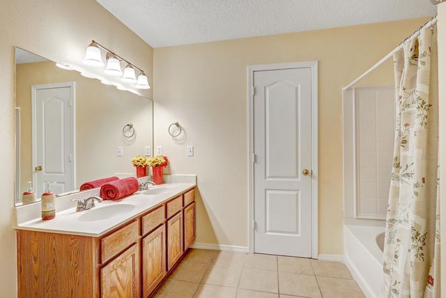 5724 Sandoval Drive NE, Rio Rancho, NM 87144