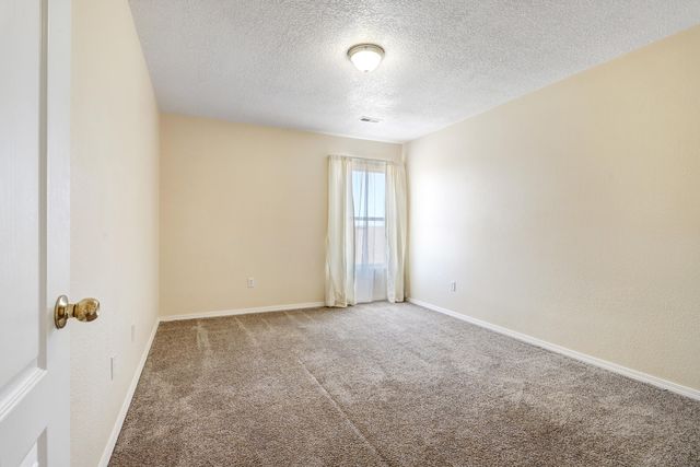 5724 Sandoval Drive NE, Rio Rancho, NM 87144