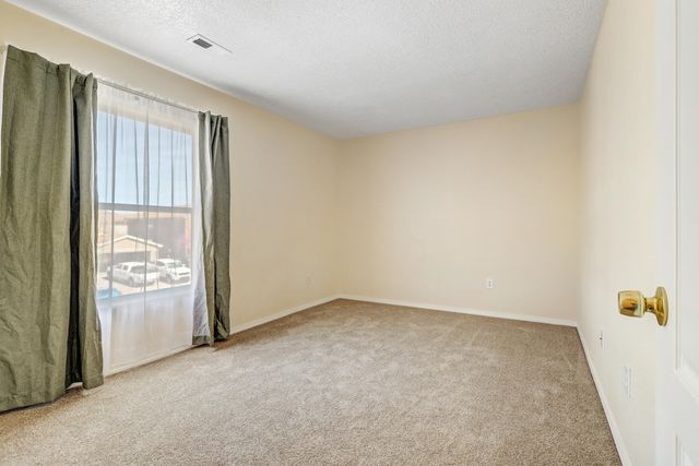 5724 Sandoval Drive NE, Rio Rancho, NM 87144